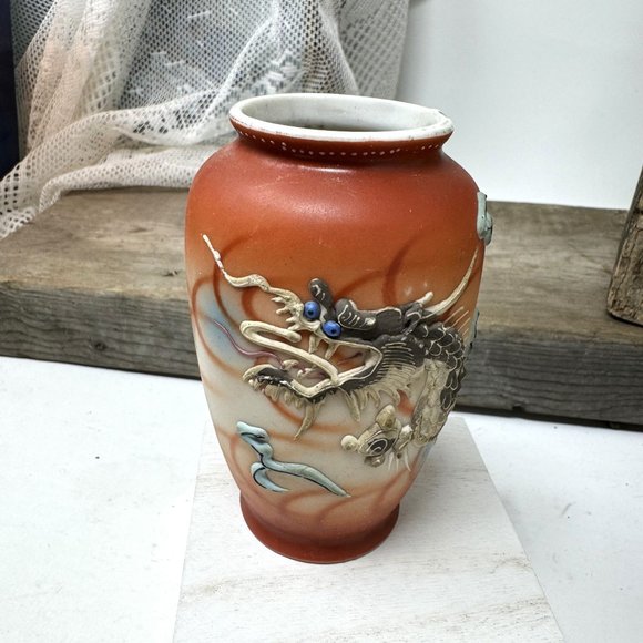 Vtg Japanese Porcelain Small Vase Moriage Raised Dragon Hand Painted - Picture 1 of 9
